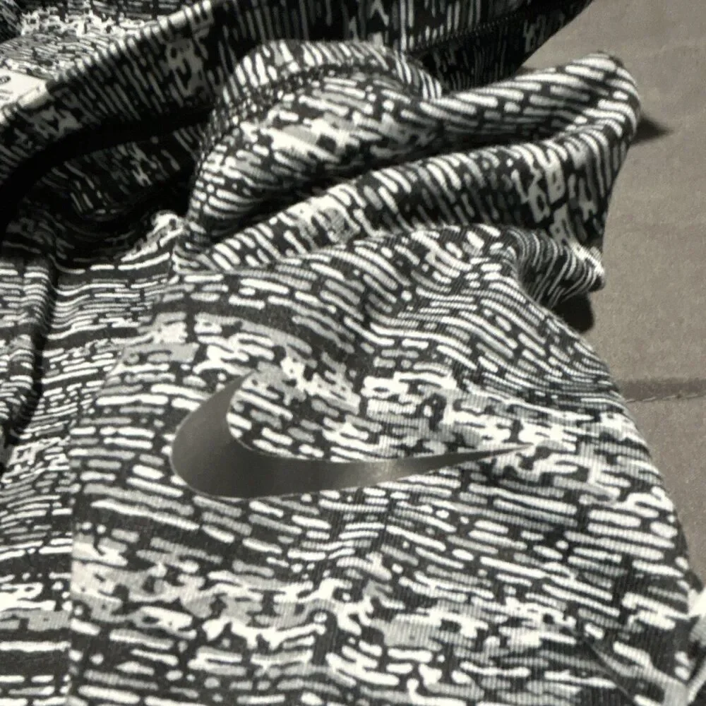 Nike Pro Dri-FIT Women’s S Black/White Abstract Knit 1/4 Zip Mock Neck Top